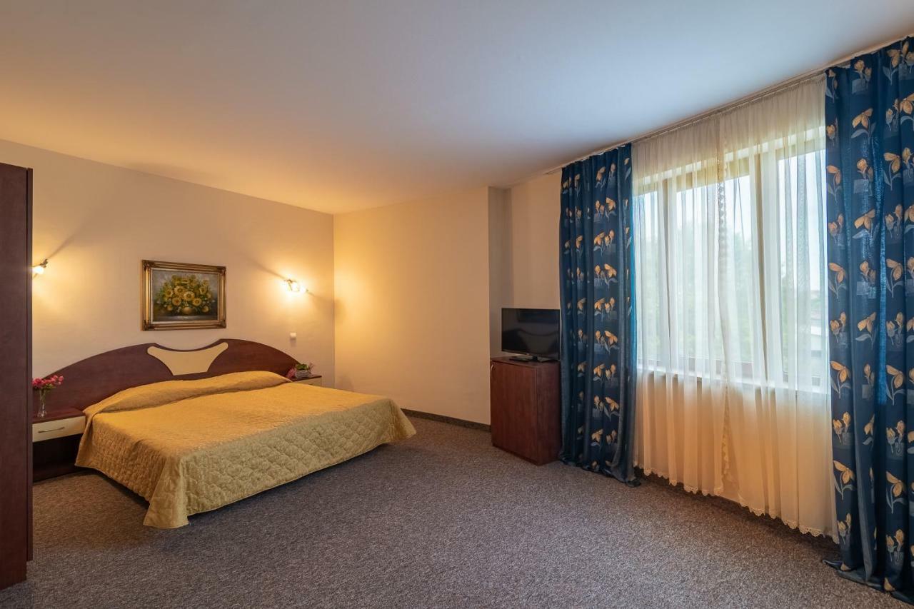 Adamo Hotel Varna Exterior photo